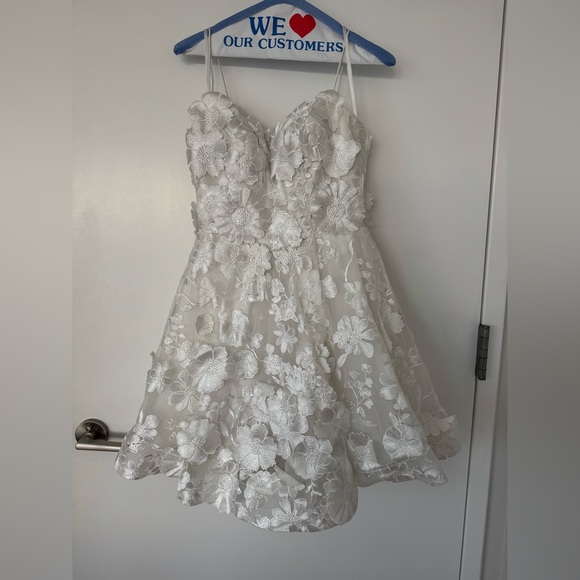 UNTAMED PETALS BY AMANDA JUDGE White Floral Mini Dress - Picture 6 of 10